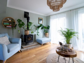 Historic Malmesbury - Delightful home with parking